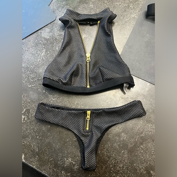 Beach Bunny black bikini - Picture 7 of 13